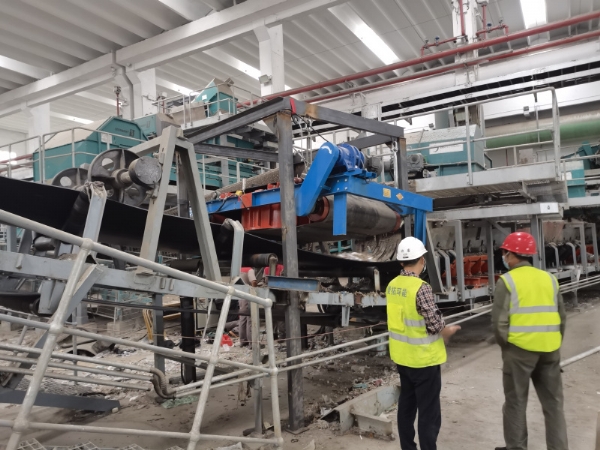 电磁自卸除铁器现场安装