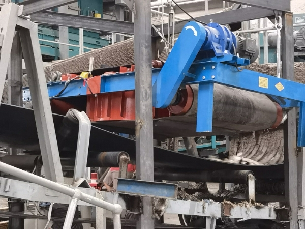 电磁自卸除铁器现场安装